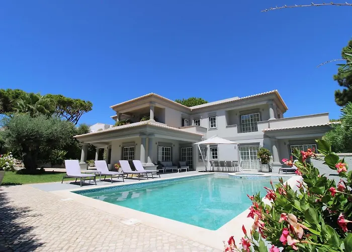 Charming Exceptional Golf Villa In Algarve